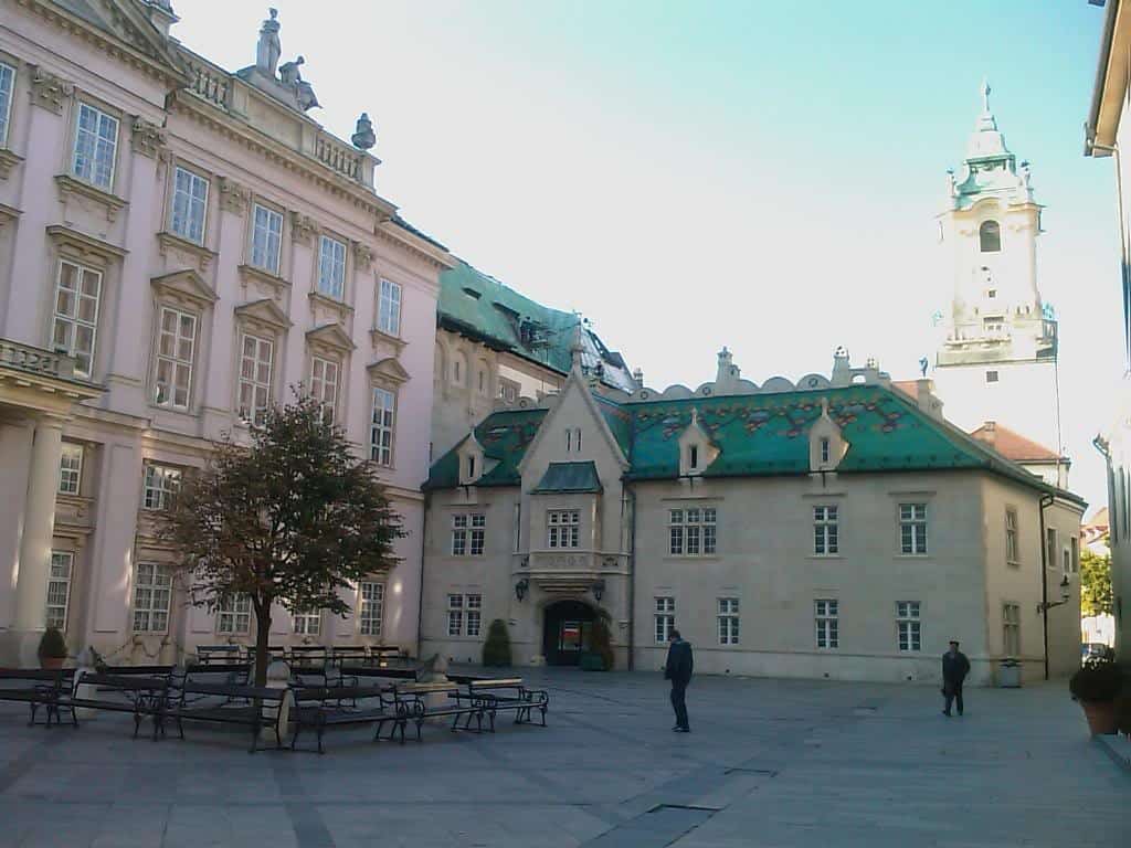 bratislava slovakia town hall green roof athens 2004 (1)