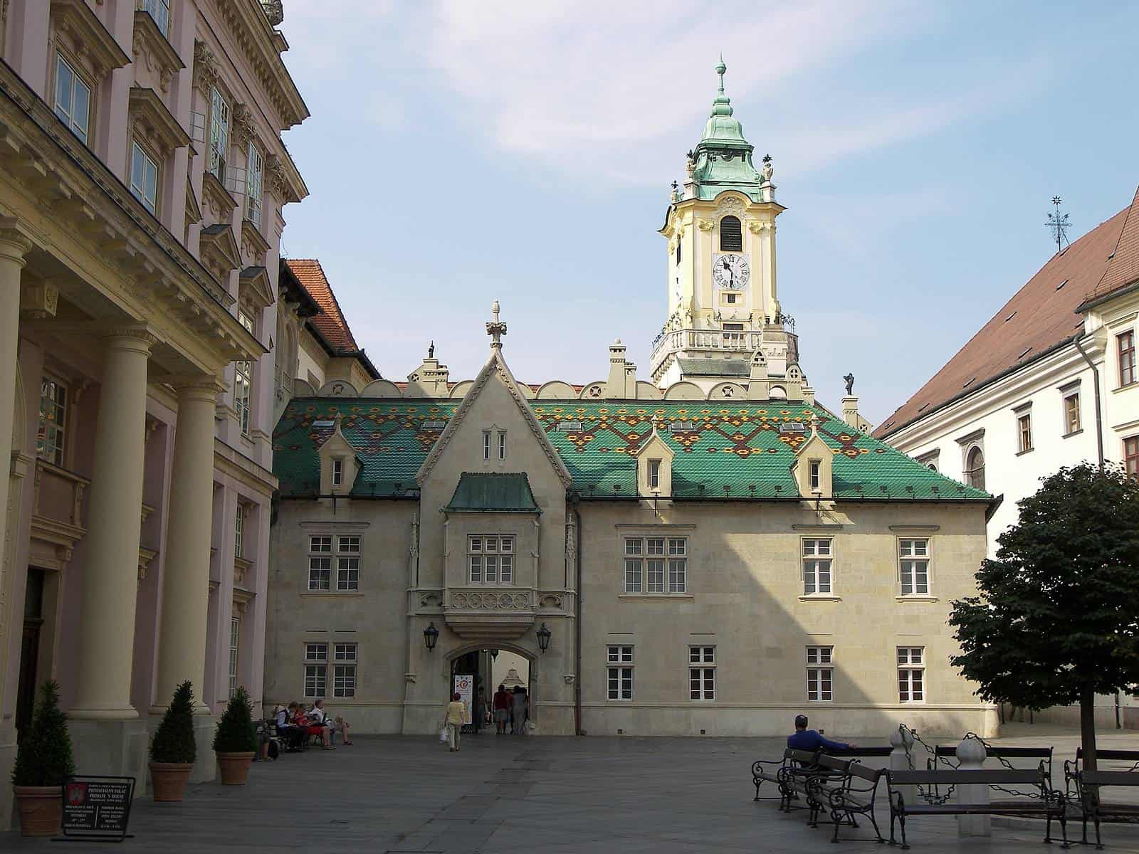 bratislava slovakia town hall green roof athens 2004 (2)