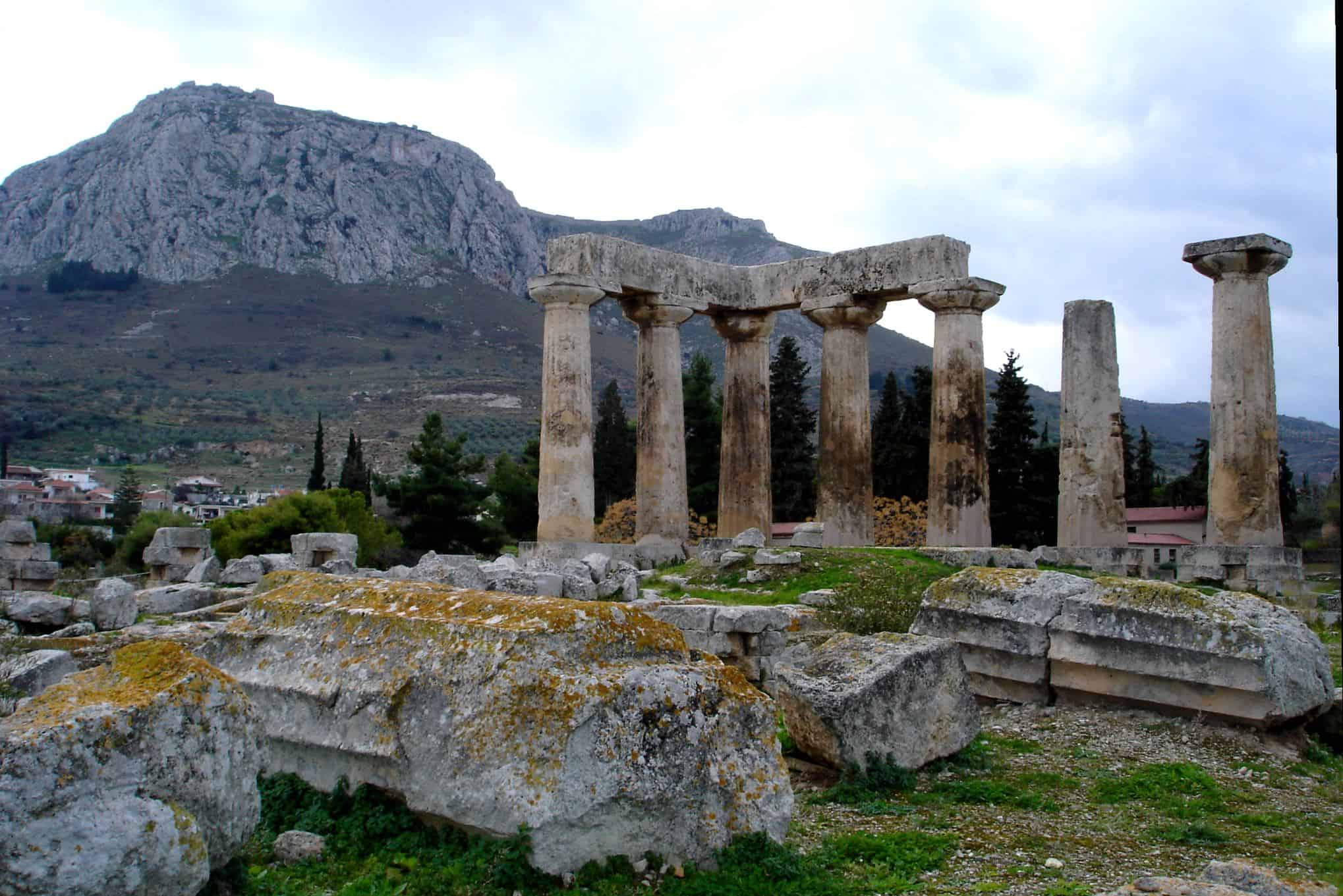 korinthos monuments temple apollon athens 2004 (1)